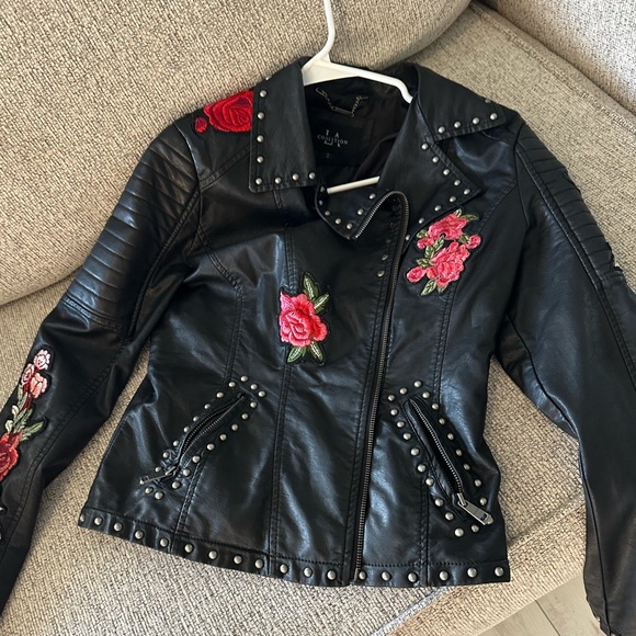 Embroidered leather jacket. - Picture 4 of 11